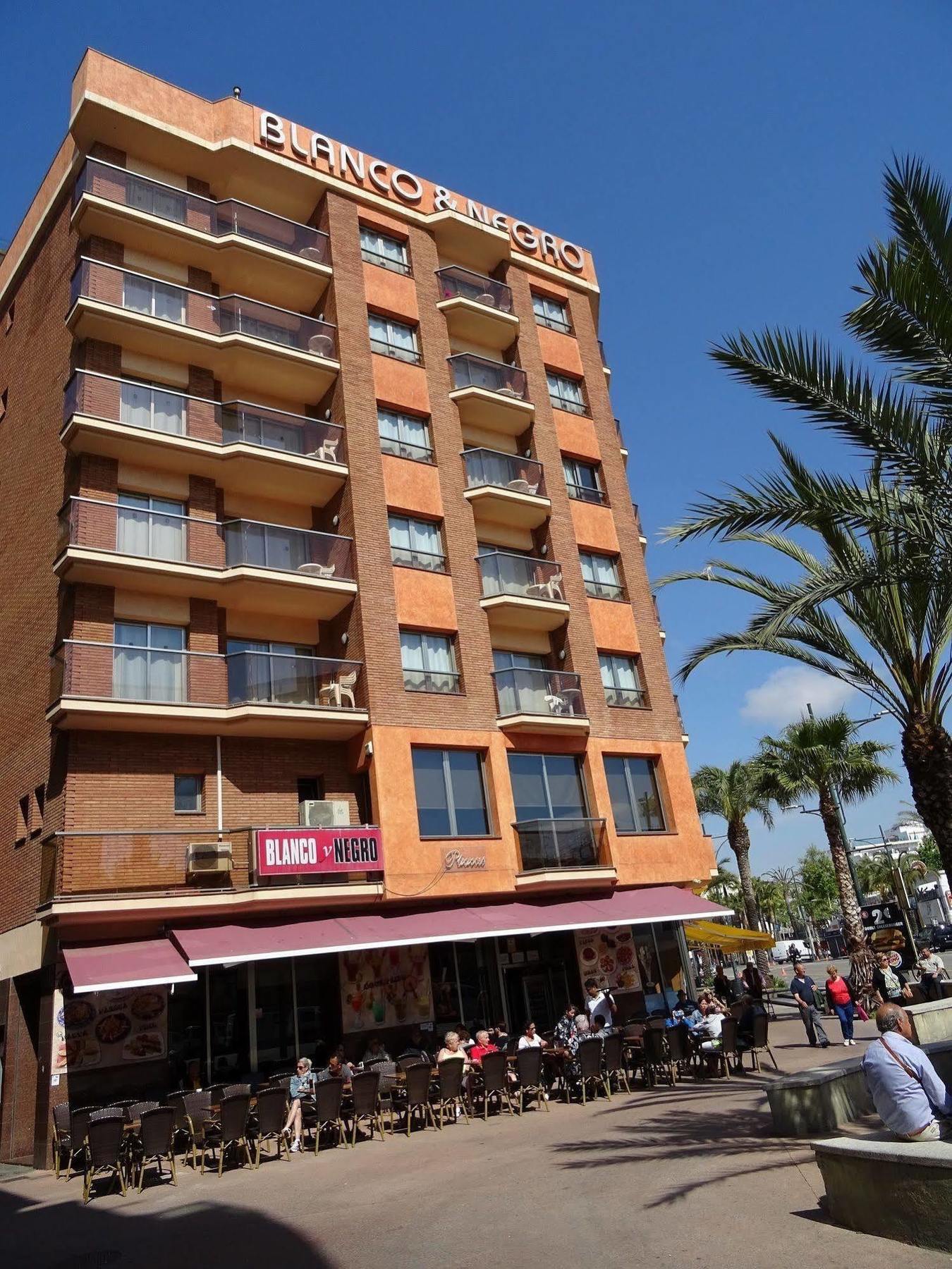 Blanco Y Negro Apartments Λορέτ Ντε Μαρ Εξωτερικό φωτογραφία
